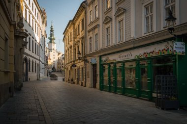 BRATISLAVA, SLOVAKIA - APR 7, 2020: Arka planda Michael 's Tower (Michalska Brana), Bratislava, Slovakya