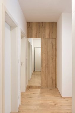 Modern apartmanın giriş salonu