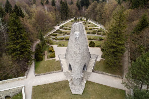 Αεροφωτογραφία Του Μνημείου Στο Νεκροταφείο Των Τσεχοσλοβάκων Στρατιωτών Στο Dukla — Φωτογραφία Αρχείου