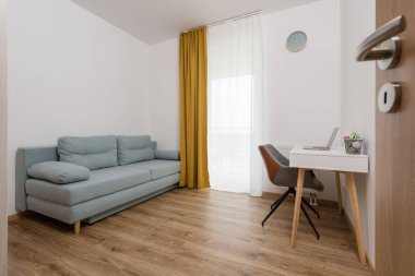 Çalışma ve öğrenim odasının içinde.