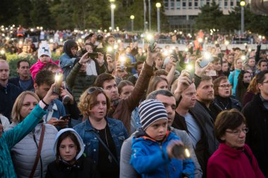 BRATISLAVA, SLOVAKIA - 20 SEP 2019: Özgürlük Meydanı 'nda hükümet karşıtı protesto gerçekleşti. Slovakya protestoları 20 Eylül 2019 'da Slovakya çevresinde devam etti