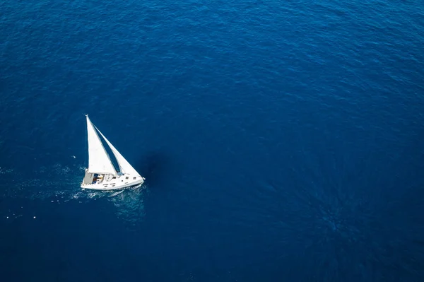 Flygfoto Över Yacht Segling Vid Adriatiska Havet Kroatien — Stockfoto