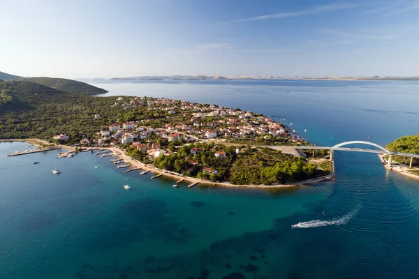 Hırvatistan 'ın Ugljan ve Pasman adalarını birbirine bağlayan Zdrelac köprüsü