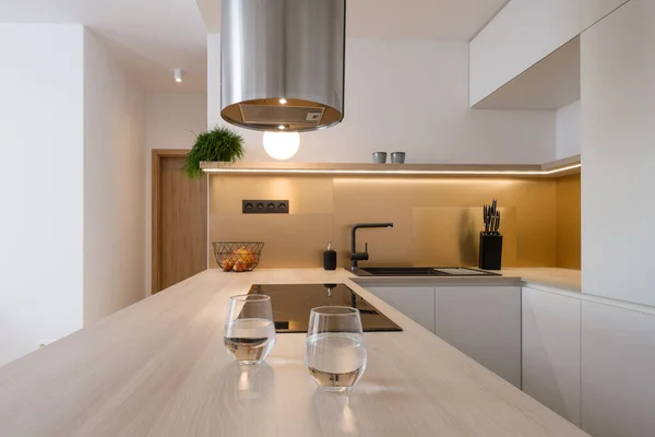 Güzel çağdaş mutfağın içi.