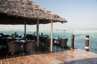 Deniz manzaralı ahşap teras