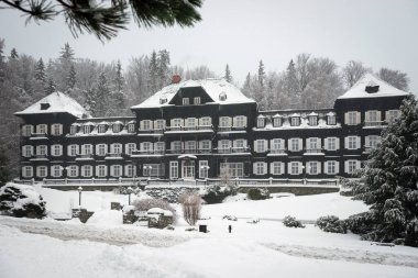 KARLOVA STUDANKA, CZECH REPUBLIC JAN 2, 2019: Spa Karlova Studanka 'da hamam Slezsky Dum, Çek Cumhuriyeti' nde Jesenik. Eski başkan Vaclav Havel 'in tedavi edildiği ünlü spa