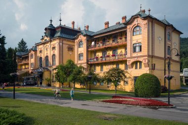 BARDEJOV SPA, SLOVAKIA - 30 Temmuz 2019: Hotel Astoria, Bardejov Spa 'nın tarihsel hakimidir. Spa 'nın yakınında 17 tane mineral kaynağı var..