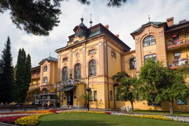 BARDEJOV SPA, SLOVAKIA - 30 Temmuz 2019: Hotel Astoria, Bardejov Spa 'nın tarihsel hakimidir. Spa 'nın yakınında 17 tane mineral kaynağı var..
