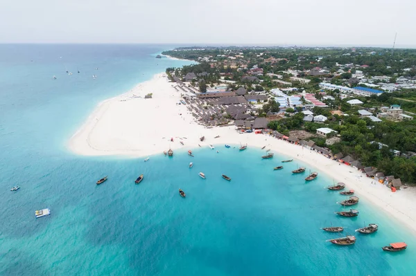 Vista Aérea Praia Tropical Com Barcos Madeira Pescador Ilha Zanzibar — Fotografia de Stock