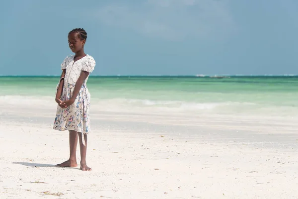 Kiwengwa Zanzibar Dec 2017 Jovem Garota Local Posando Praia Aldeia — Fotografia de Stock