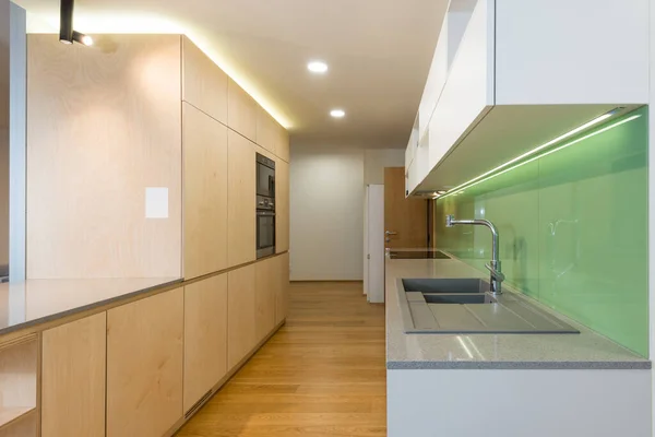 Dairenin modern mutfağı.