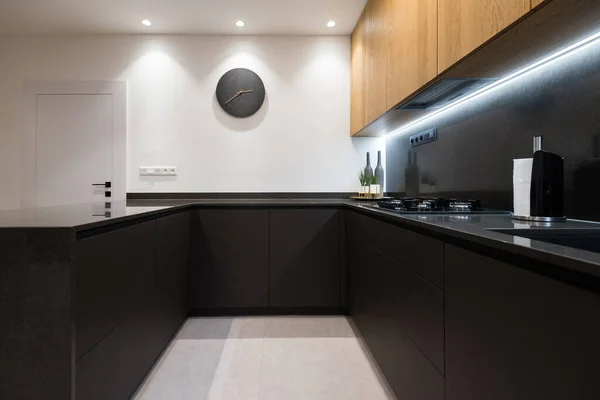 Interior Dari Dapur Modern Dengan Peralatan Built Sebuah Rumah — Stok Foto