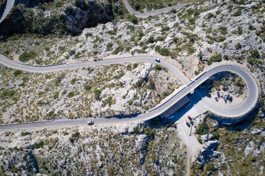 Sa Calobra yolu - Carretera de Sa Calobra Mallorca Adası, İspanya. Bu yol dünyanın en manzaralı ve tehlikeli yollarından biridir..