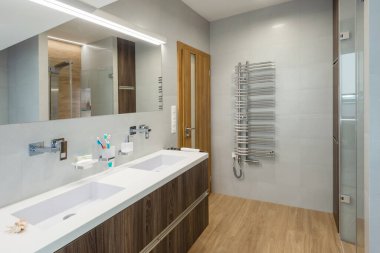  Modern evin banyosu.