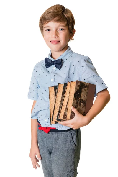 年轻可爱的男孩拿着书本 被白色背景隔离 — 图库照片