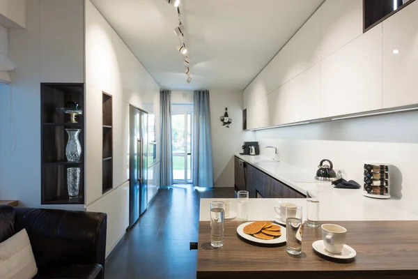 Interior Cozinha Moderna Com Eletrodomésticos Embutidos — Fotografia de Stock
