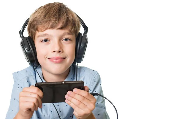 Jong Schattig Jongen Met Koptelefoon Luisteren Muziek Geïsoleerd Witte Achtergrond — Stockfoto