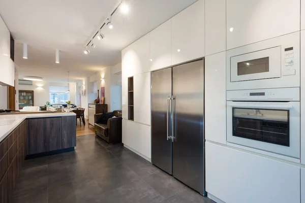 Interior Dari Dapur Modern Dengan Peralatan Bawaan — Stok Foto