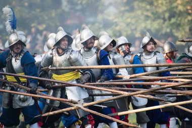 BRATISLAVA, SLOVAKIA - 30 Eylül 2017 'de Slovakya' nın Bratislava kentinde Barok Savaşı 'nın yeniden canlandırılması sırasında savaş