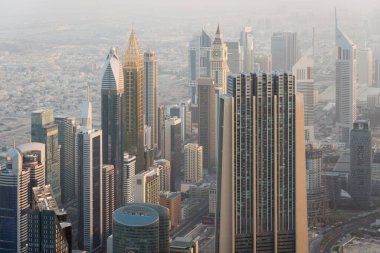 DUBAI, BAE - 17 Şubat 2018: Dubai şehir merkezinin havadan görünüşü - Burj Khalifa kulesinden görüş