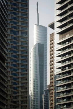 DUBAI, BAE - 14 Şubat 2018: Dubai Marina, BAE 'deki Almas gökdelen kulesinin görüntüsü