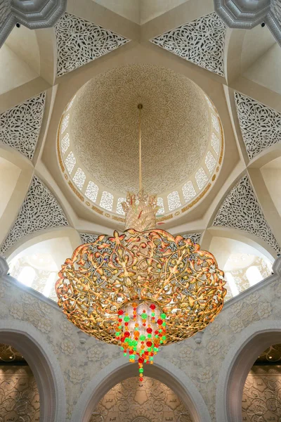 Abu Dhabi Оае Лютого 2018 Chandelier Sheikh Zayed Grand Mosque — стокове фото