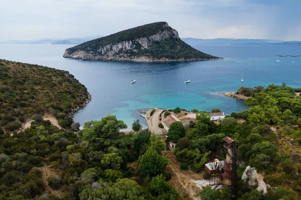 Aerial View Sailing Yacht Anchored Beautiful Bay Emerald Water Sardinia — Foto Stock