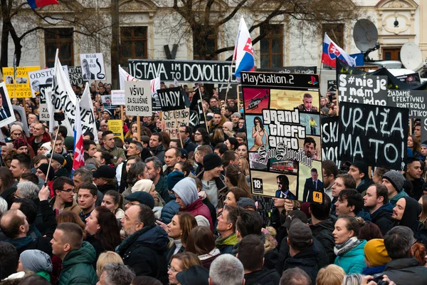 Братислава Словакия Мар 2018 Протестующие Держат Плакаты Время Антиправительственной Демонстрации — стоковое фото