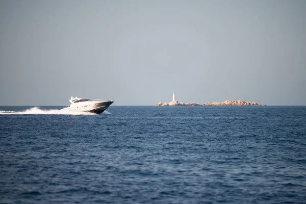 Small Motor Boat Sea Small Island Background — Foto de Stock