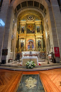 LISBON, PORTUGAL - 13 Nisan 2016: Lizbon, Portekiz 'deki Sao Roque kilisesinin içi. Portekiz dünyasının ilk Cizvit kilisesi ve tüm dünyadaki ilk Cizvit kiliselerinden biriydi.