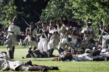 BRATISLAVA, SLOVAKIA - 21 Mayıs 2016: Napolyon 'un 21 Mayıs 2016' da Slovakya 'nın Bratislava kentinde Pressburg Kuşatması' nın yeniden canlandırılması