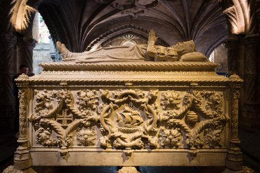 LISBON, PORTUGAL - 15 Nisan 2016: Lizbon, Portekiz 'de Portekiz ve Hindistan arasında deniz bağlantısı kuran Vasco de Gama' nın Mezarı (1497-1498)