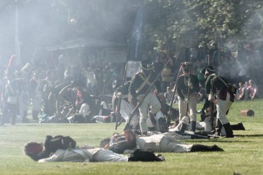 BRATISLAVA, SLOVAKIA - 21 Mayıs 2016: Napolyon 'un 21 Mayıs 2016' da Slovakya 'nın Bratislava kentinde Pressburg Kuşatması' nın yeniden canlandırılması