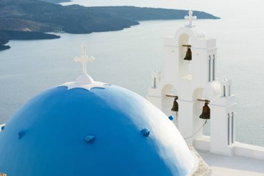 Agios Theodori kilise kubbesi ve çan kulesi, Firostefani, Santorini, Yunanistan