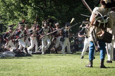 BRATISLAVA, SLOVAKIA - 21 Mayıs 2016: Napolyon 'un 21 Mayıs 2016' da Slovakya 'nın Bratislava kentinde Pressburg Kuşatması' nın yeniden canlandırılması