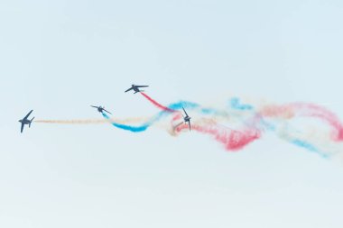 SLIAC, SLOVAKIA - 30 Ağustos 2015 'te Slovakya' nın Sliac kentindeki SIAF hava gösterisinde Patrouille de France uçuş gösterisi