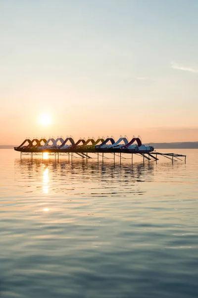 Tramonto Pedalò Nel Lago Balaton Ungheria — Foto Stock