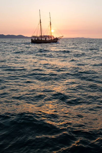 Zadar Croazia Settembre 2016 Tramonto Sul Mare Adriatico Con Barca — Foto Stock