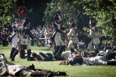 BRATISLAVA, SLOVAKIA - 21 Mayıs 2016: Napolyon 'un 21 Mayıs 2016' da Slovakya 'nın Bratislava kentinde Pressburg Kuşatması' nın yeniden canlandırılması