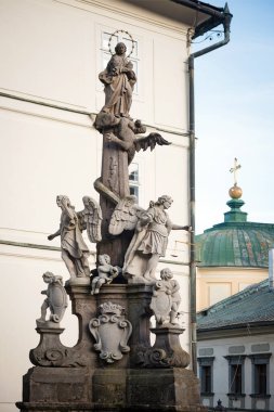 Slovakya 'nın Banska Stiavnica şehrinde Immaculata Maria sütunu