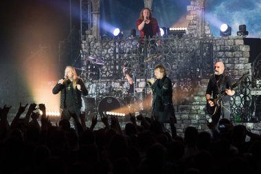 BRATISLAVA, SLOVAKIA - 28 Mart 2016 'da Slovakya' nın Bratislava kentinde düzenlenen Hayalet Işıkları Dünya Turu sırasında Tobias Sammet 'in Avantasia projesinin performansı