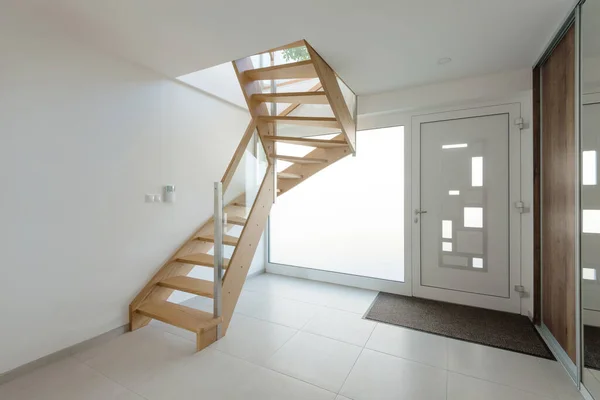 Interior Corredor Com Escada Madeira — Fotografia de Stock