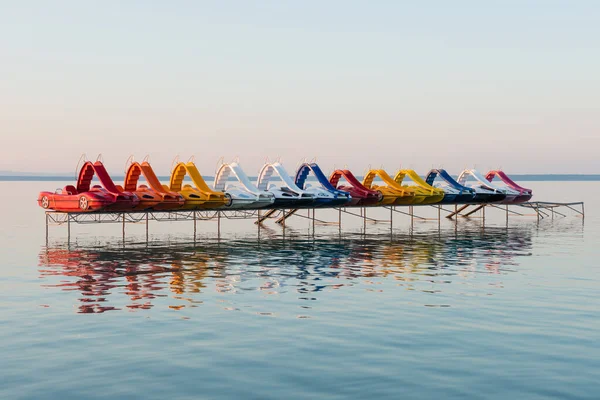 Sonnenuntergang Über Tretbooten Balaton Ungarn — Stockfoto