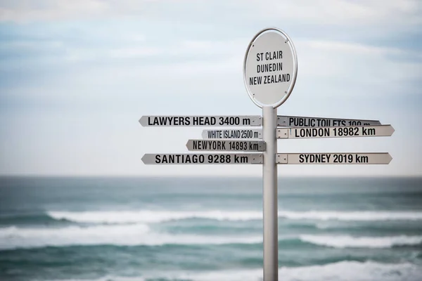 Znak Odległości Clair Beach Dunedin Nowa Zelandia — Zdjęcie stockowe