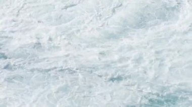 Huka Şelalesi 'nde güçlü akan su dereleri, Yeni 