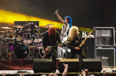 PIESTANY, SLOVAKIA - 26 Haziran: İsveçli melodik death metal grubu Arch Enemy 'den Alissa White-Gluz, 26 Temmuz 2015 tarihinde Slovakya' nın Piestany kentinde düzenlenen Topfest müzik festivalinde sahne aldı.