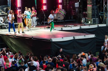 PIESTANY, SLOVAKIA - 26 Haziran: Çek pop rock grubu Krystof 26 Temmuz 2015 tarihinde Slovakya 'nın Piestany kentinde Topfest müzik festivalinde sahne aldı.