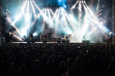 PIESTANY, SLOVAKIA - 26 Haziran: İsveçli melodik death metal grubu Arch Enemy, 26 Temmuz 2015 tarihinde Slovakya 'nın Piestany kentinde düzenlenen Topfest müzik festivalinde sahne aldı.