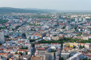 Yeni Şehir 'in havadan görünüşü - Bratislava' nın bir parçası, alacakaranlıkta, Slovakya
