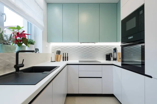 Eigentijdse Keuken Interieur Van Het Appartement — Stockfoto